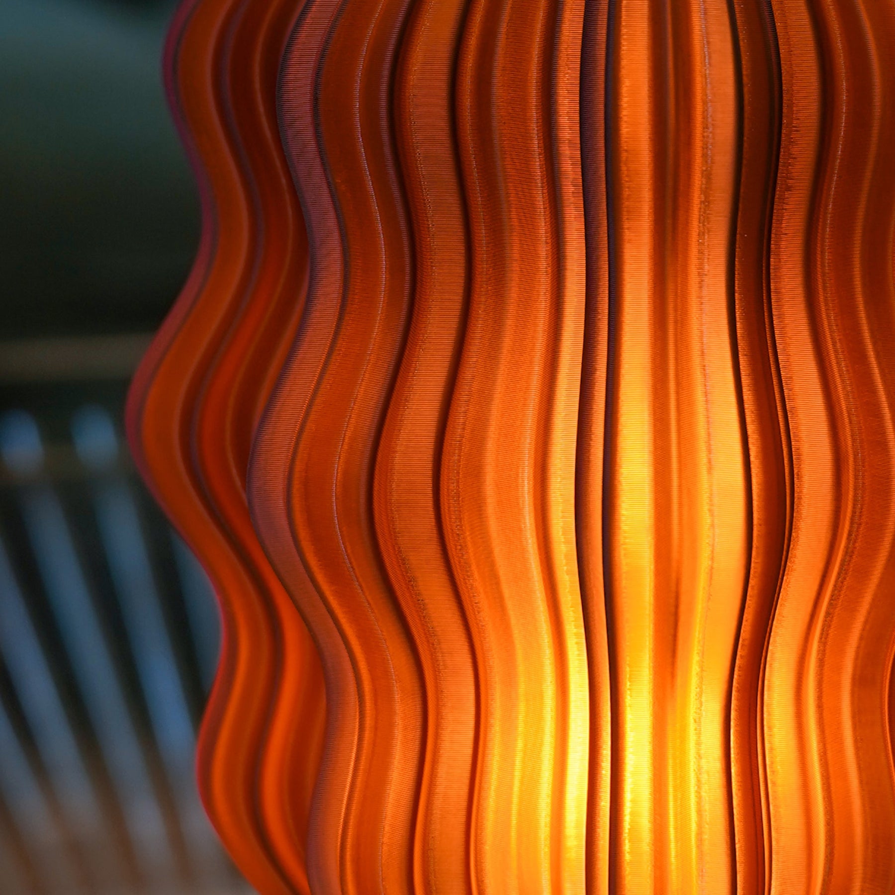 Cordless Mini Wavy Table Lamp