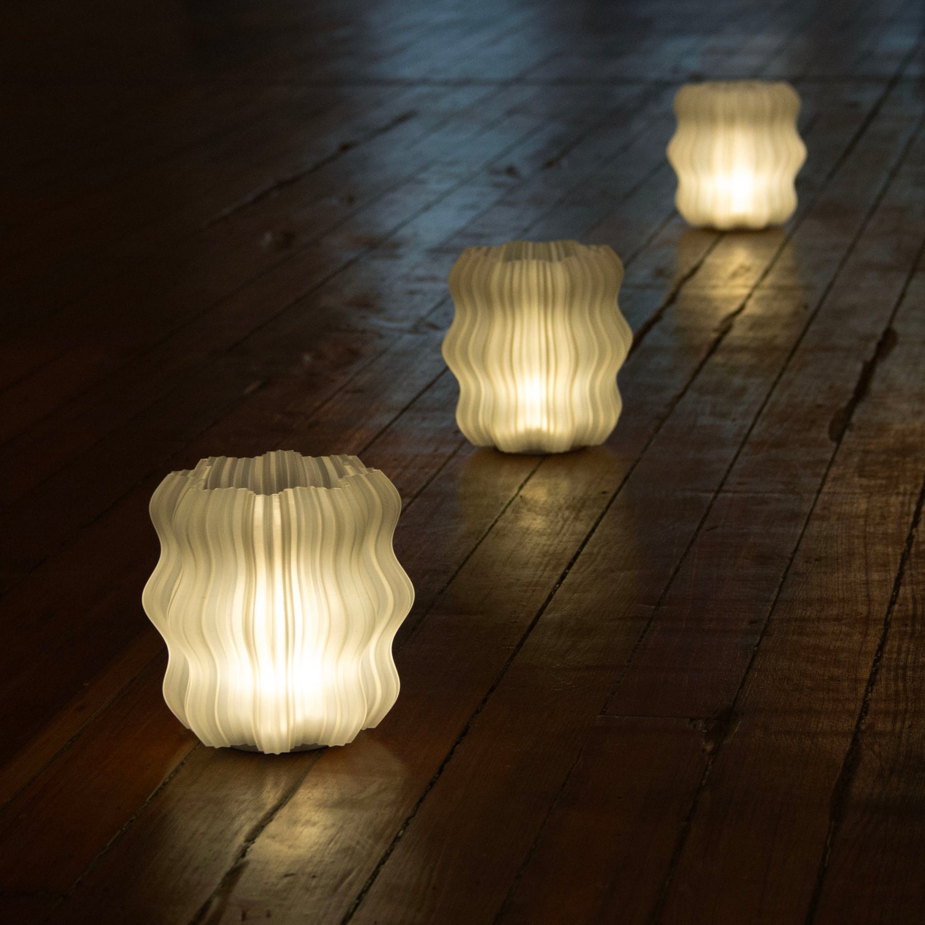 Cordless Mini Wavy Table Lamp