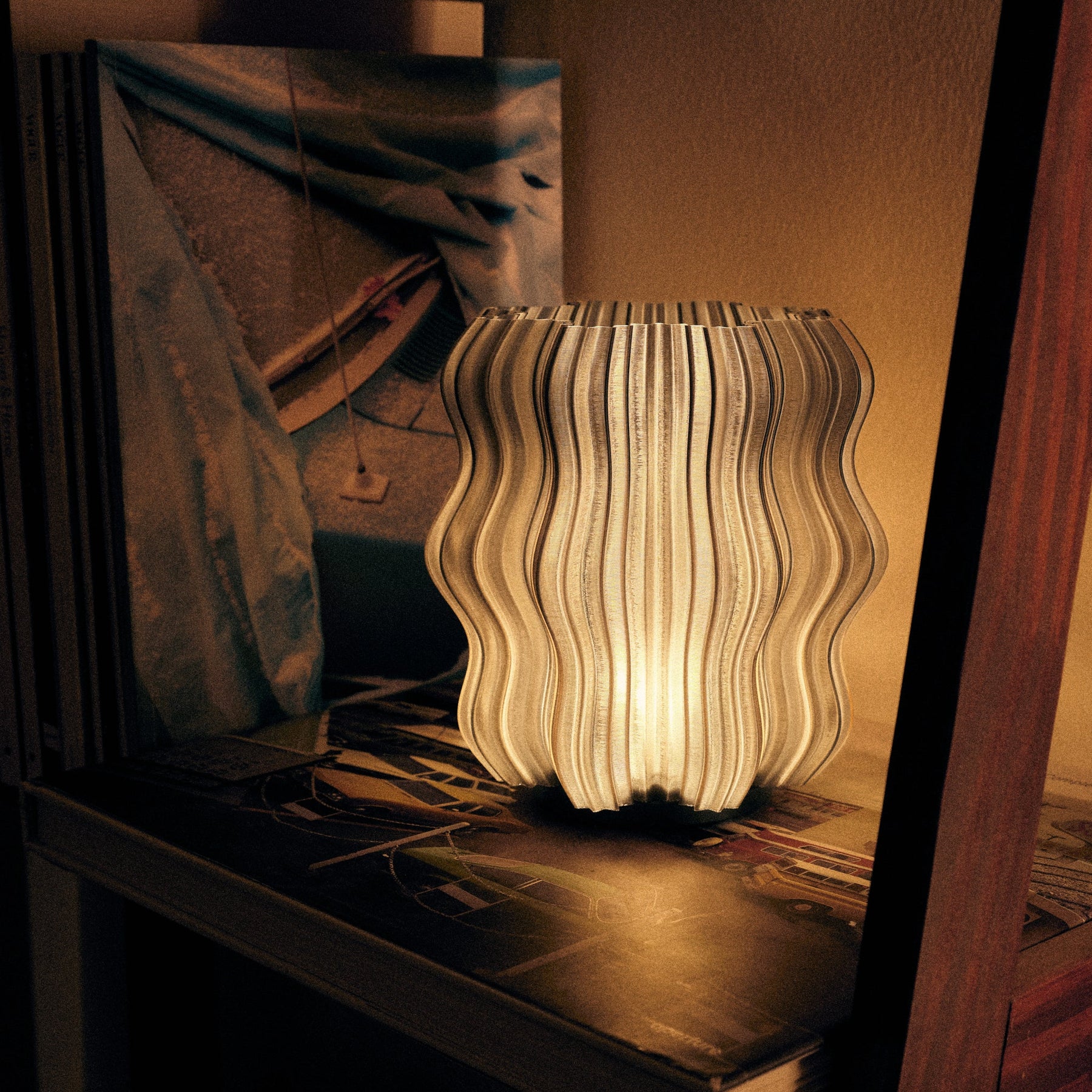 Cordless Mini Wavy Table Lamp
